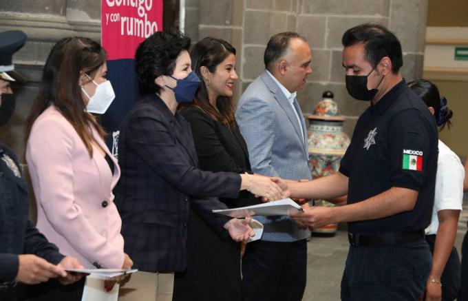 Servidores públicos del Ayuntamiento de Puebla se certifican en atención a víctimas de violencia de género