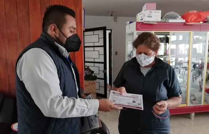Comerciantes de Tlaxcala capital reciben licencias de funcionamiento en sus negocios