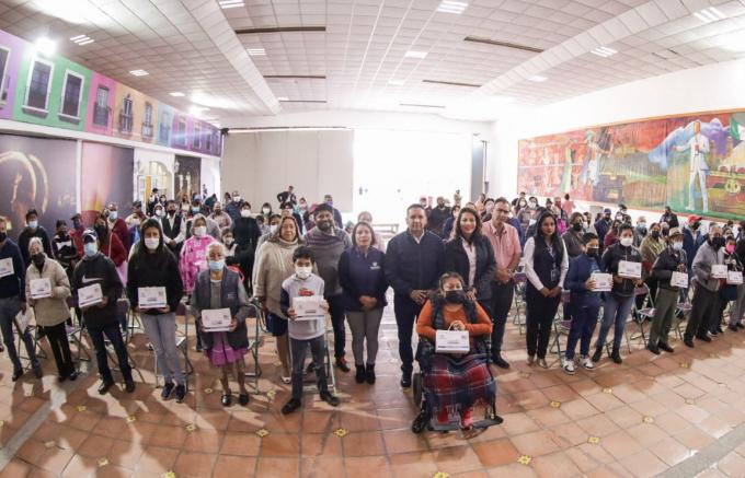 DIF de San Andrés Cholula promueve la inclusión con la entrega de aparatos auditivos