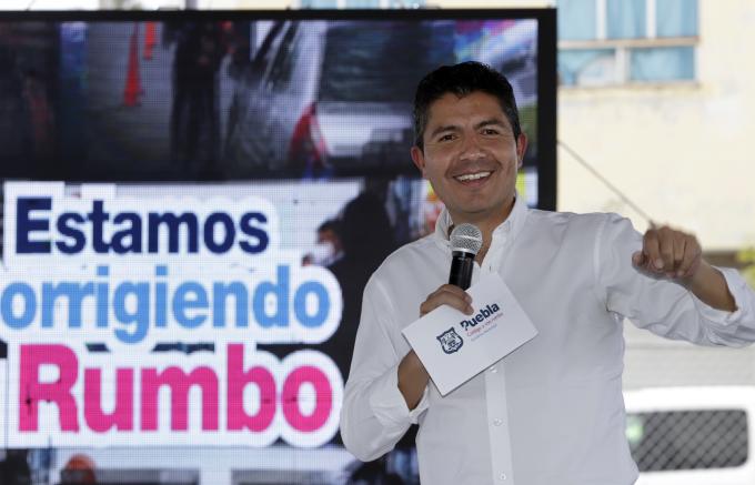 Presenta el alcalde Eduardo Rivera un resumen anual de actividades en el colonia Loma Bella.