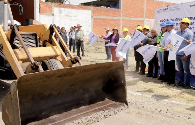 Inicia ayuntamiento de San Andrés Cholula adoquinamiento en privadas de San Rafael Comac