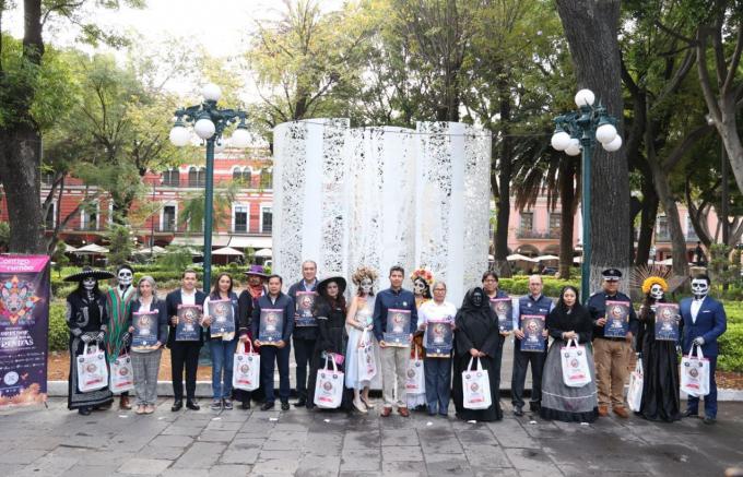 Presenta Eduardo Rivera la cartelera de actividades en temporada de muertos.