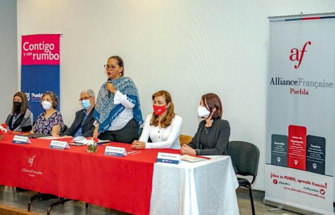 Celebra convenio de colaboración el SMDIF Puebla y Alianza Francesa en favor de adultos mayores.