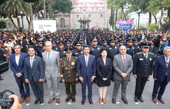 Eduardo Rivera toma protesta a 108 nuevos policías municipales 