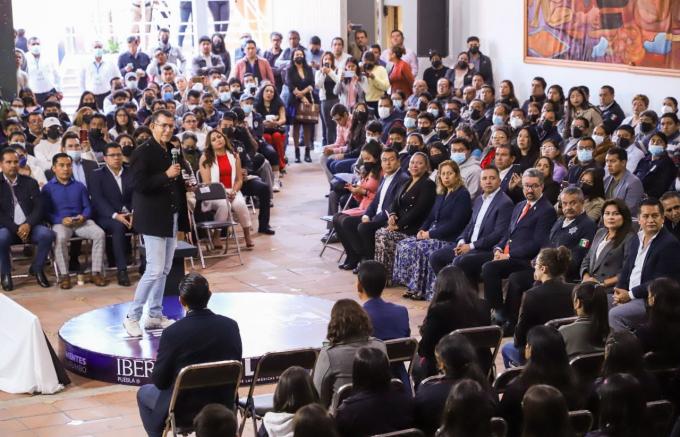 Inaugura Edmundo Tlatehui el foro Mentes con Rumbo
