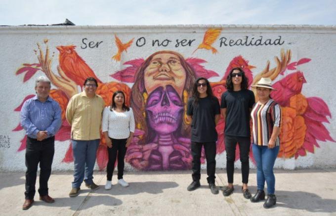 Panteones en juntas auxiliares de Puebla son adornados con murales