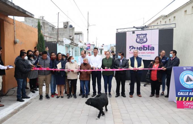 Eduardo Rivera Pérez entregó tres nuevas calles pavimentadas con adocreto como parte del programa "Construyendo Contigo"