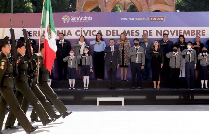 Encabeza Edmundo Tlatehui ceremonia cívica del mes de noviembre