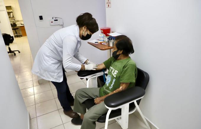 Pruebas gratuitas de hemoglobina glicosilada y otras actividades por el día mundial de la diabetes ofrece el SMDIF