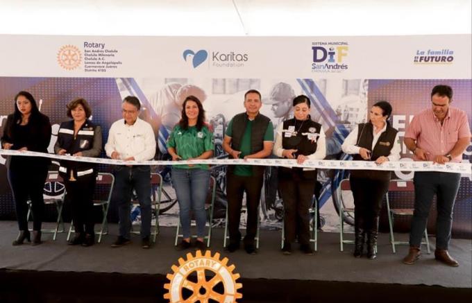 DIF de San Andrés Cholula y Club Rotario llevan a habitantes el programa Enchúlame la Silla