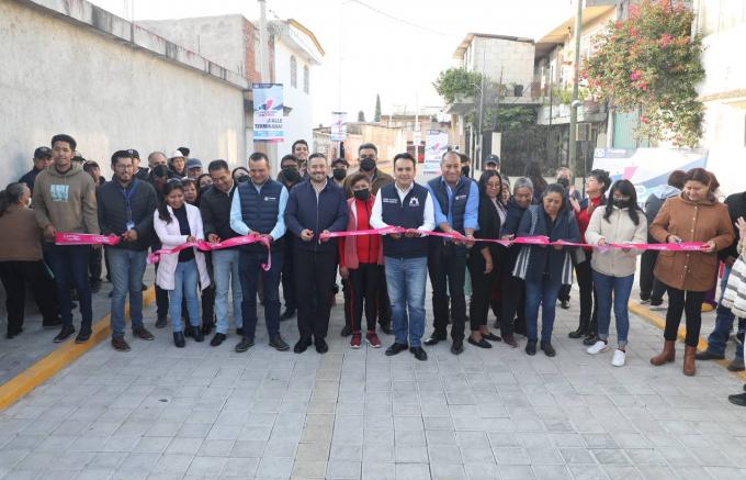 Eduardo Rivera entrega obra de rehabilitación de calles en la colonia Loma Bonita Sur