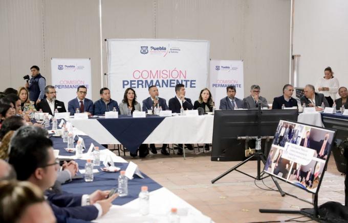 Recibe Edmundo Tlatehui a integrantes de la Comisión Permanente por Puebla.