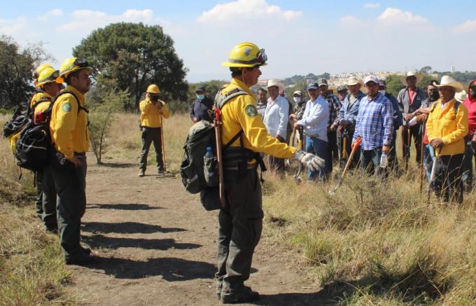 Ayuntamiento de Puebla equipa y capacita a ejidatarios para el combate de incendios forestales