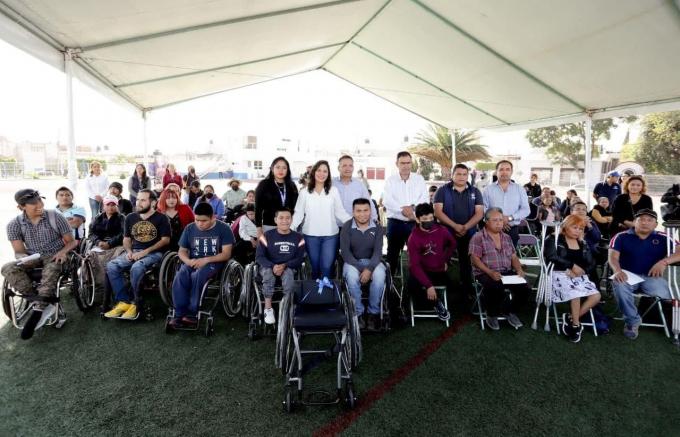 DIF de San Andrés Cholula entregó sillas de ruedas semi deportivas