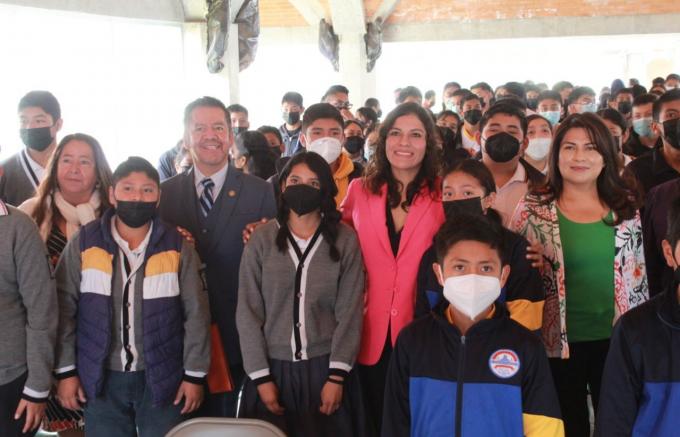 Lupita Cuautle encabeza el foro para la prevención de adicciones en el centro escolar Alfredo Toxqui