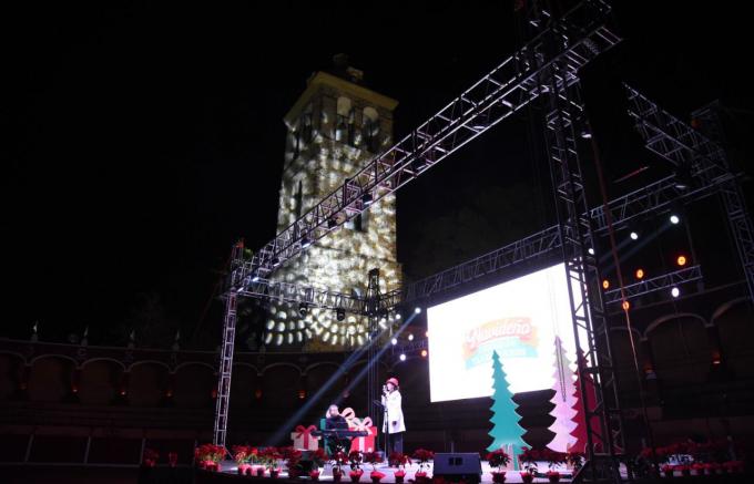 Louise Phelan y Alex Mercado se presentaron gratuitamente en la Plaza de Toros Jorge Aguilar “El Ranchero”
