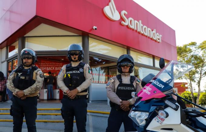 En temporada decembrina, policía municipal de Puebla mantiene vigente el servicio de acompañamiento bancario