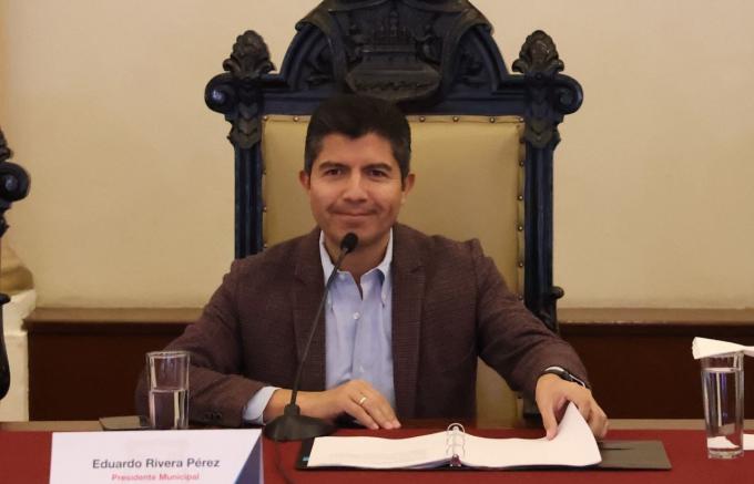 Encabeza el alcalde Eduardo Rivera sesión extraordinaria de cabildo.