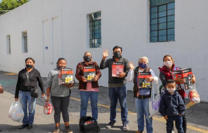 SMDIF entrega apoyos a 250 recolectores voluntarios.