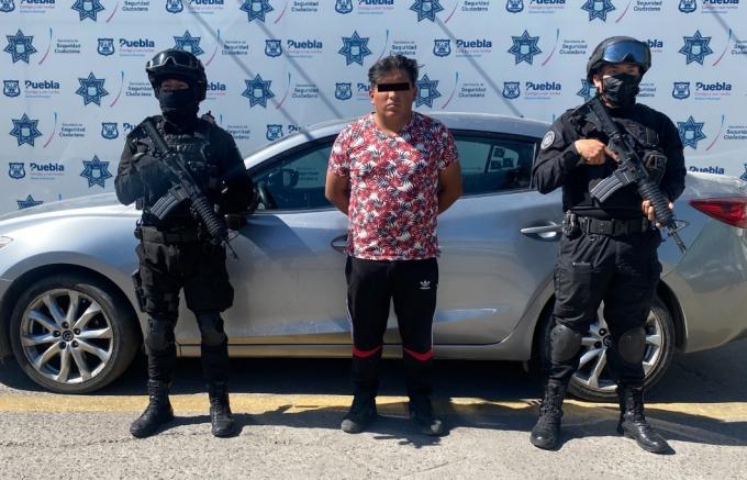Detiene la policia municipal de Puebla a integrante de grupo colectivo de robo a negocio y transporte público.