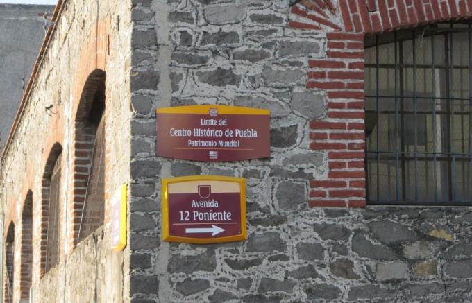 El Ayuntamiento de Puebla da mantenimiento y coloca nueva señalética en el Centro Histórico