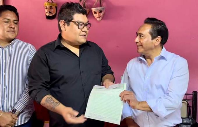 Ayuntamiento de Tlaxcala entregó apoyos económicos a camadas de Acuitlapilco