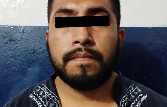 La Policía Municipal de Puebla detiene a dos sujetos por robo de vehículo con violencia.