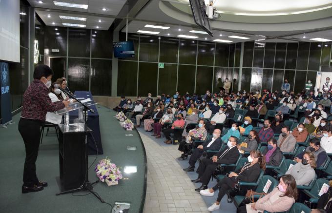 Rectora de la BUAP asiste al Segundo Informe de Labores en la Facultad de Ingeniería Química