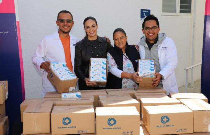 Recibe SMDIF Puebla donativo de 20 mil jeringas con insulina para pacientes diabéticos