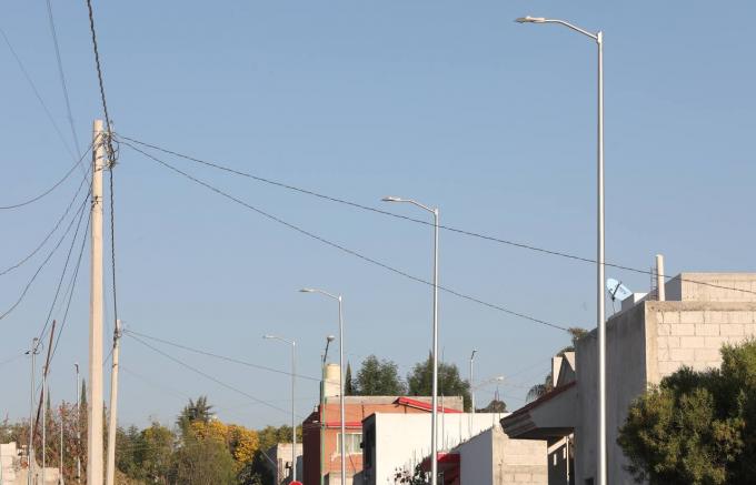 Inaugura Eduardo Rivera iluminación en colonias del Sur de Puebla