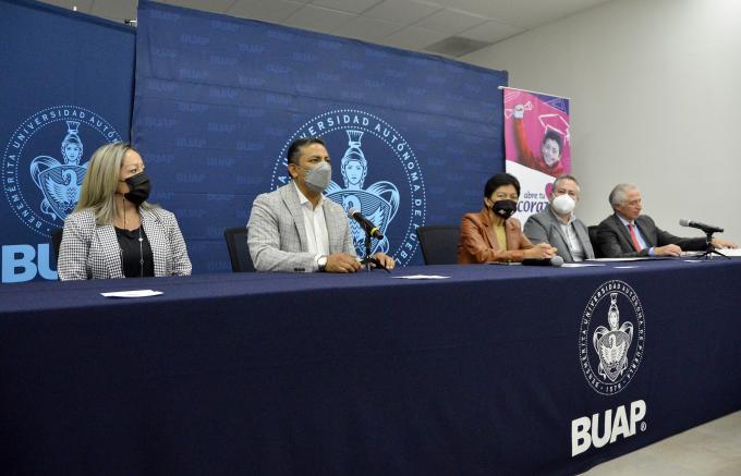 Alumnos de la BUAP tendrán apoyo de empresarios para que sigan con sus estudios