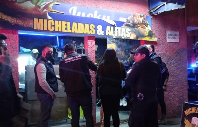 EN Puebla capital se vigila el cumplimiento de la norma en negocios con venta de alcohol.