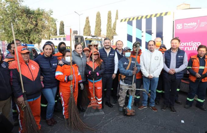 Ayuntamiento de Puebla encabeza jornada de limpieza integral urbana y de vialidades en Bosques de San Sebastián