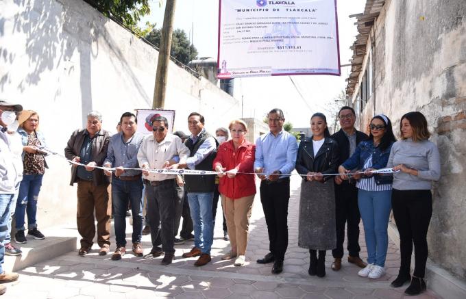 Inaugura Jorge Corichi obra de pavimentación de adoquín en Tizatlán