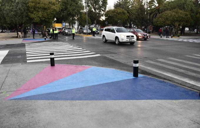 Ayuntamiento de Puebla brinda mantenimiento a la Red Semafórica y Balizamiento de avenidas principales