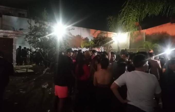 Ayuntamiento de Puebla clausura fiesta por faltas a la normatividad