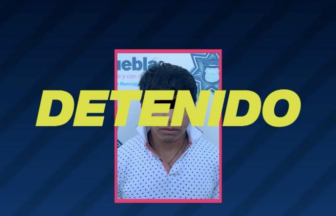 Policía Municipal de Puebla detuvo a un hombre por robo de vehículo a conductor de plataforma móvil.