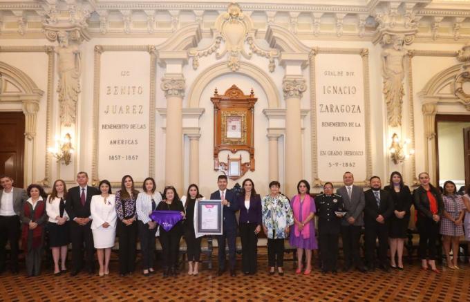 Ayuntamiento de Puebla reconoce con premio Natalia Serdán a Olimpia Coral