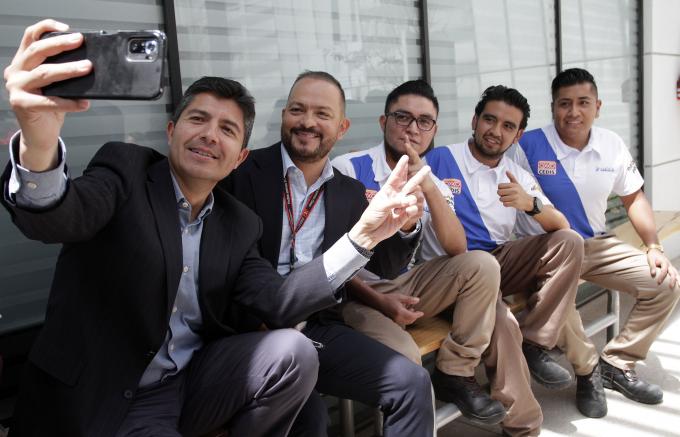 Inauguran centro de distribución de tiendas de conveniencia en Puebla capital.