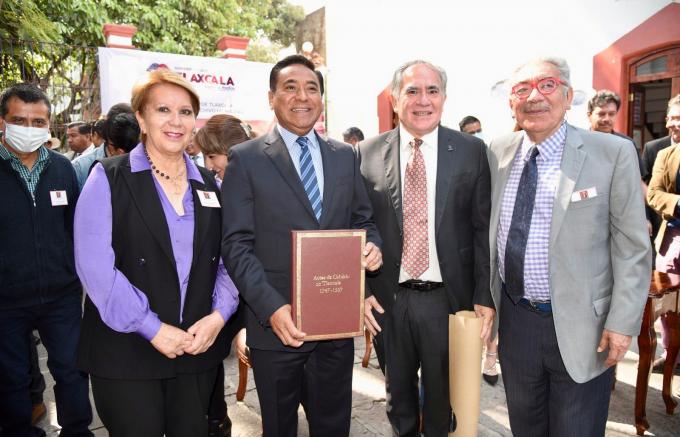 Recibe Ayuntamiento de Tlaxcala facsímil de Actas de Cabildo del periodo 1546 a 1567