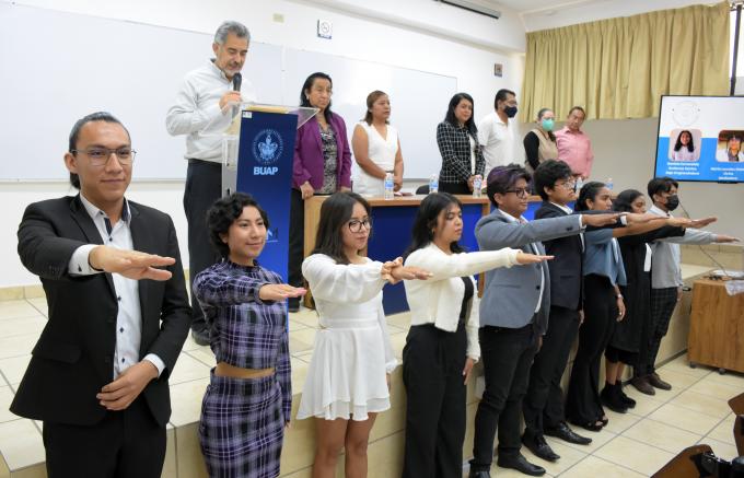 Rinden protesta los grupos estudiantiles Descubriendo pequeños científicos e Innovando Con-ciencia