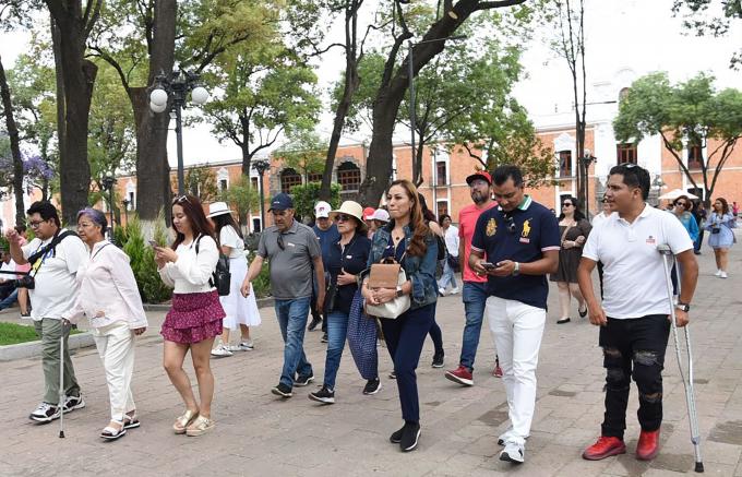 Visitantes disfrutan  belleza y tranquilidad de la Ciudad de Tlaxcala