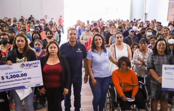 Entrega el alcalde de San Andrés Cholula apoyos a mujeres trabajadoras