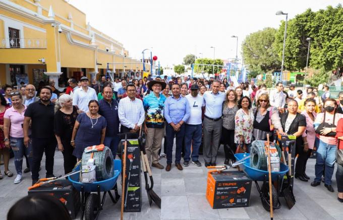 Entrega Edmundo Tlatehui herramientas y juegos infantiles a 59 fraccionamientos del municipio