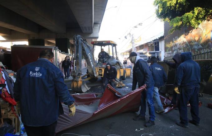 Ayuntamiento de Puebla recupera espacios públicos en inmediaciones del mercado Amalucan
