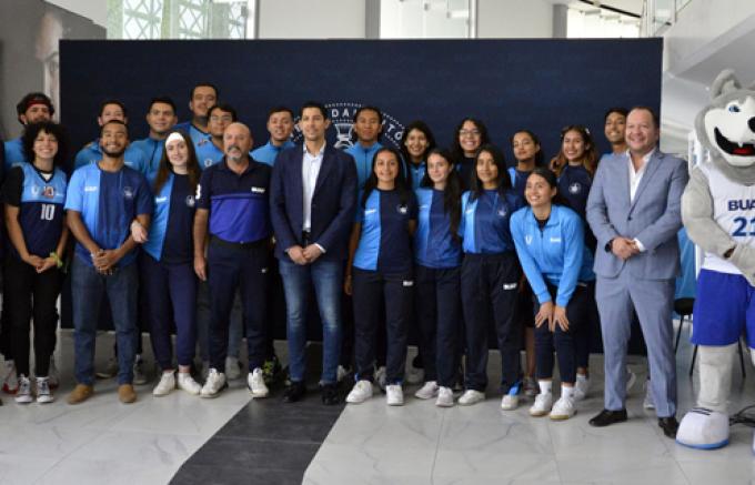Con Clínica de Baloncesto la BUAP impulsa y promueve esta disciplina deportiva