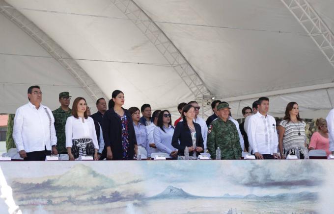 Acude el alcalde Eduardo Rivera a la representación de la batalla del 5 de Mayo.