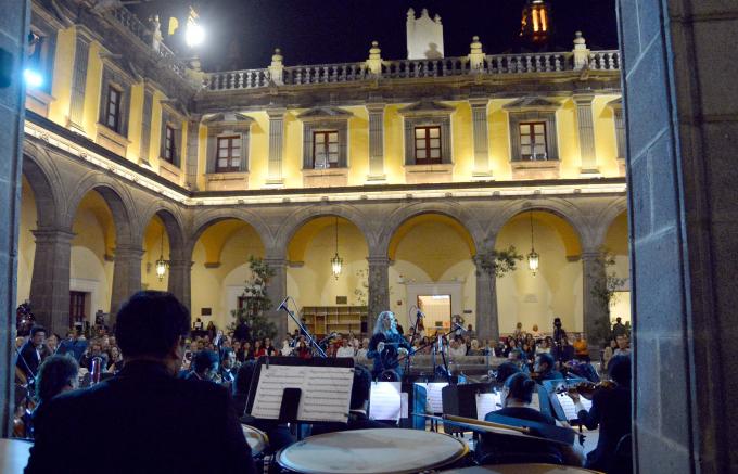 Alan Pingarrón y Lizzi Ceniceros, juntos en un concierto de gala en el Edificio Carolino 