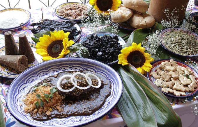 La Canirac anuncia la Comida Tradicional del Mole Poblano 2023