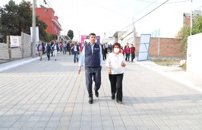 “Construyendo Contigo” continúa entregando calles en juntas auxiliares de Puebla Capital